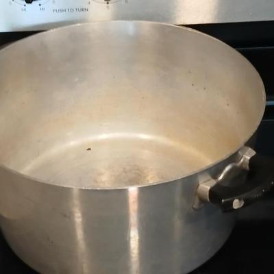 Frying pans and pots with lids