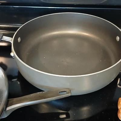 Frying pans and pots with lids