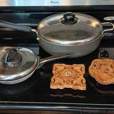 Frying pans and pots with lids