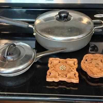 Frying pans and pots with lids