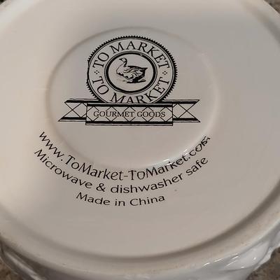 General Electric Deluxe chopper with lidded plastic bowl and small bowl with raised design