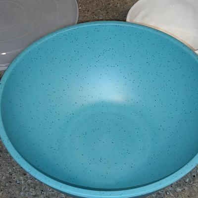 General Electric Deluxe chopper with lidded plastic bowl and small bowl with raised design