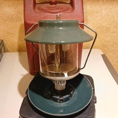Coleman pressure regulated propane lantern with case
