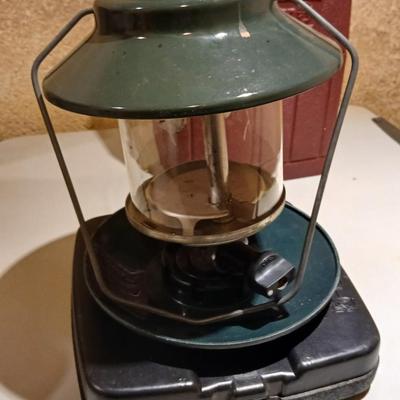 Coleman pressure regulated propane lantern with case