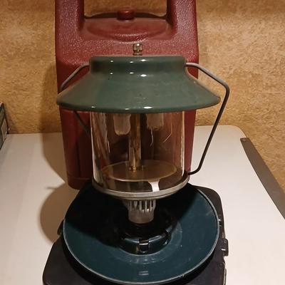 Coleman pressure regulated propane lantern with case