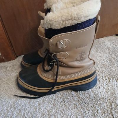Sorel snow boots in great condition Size 9