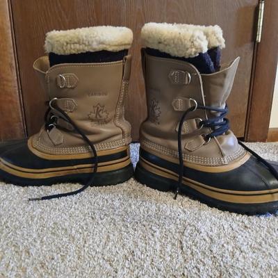 Sorel snow boots in great condition Size 9