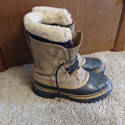 Sorel snow boots in great condition Size 9