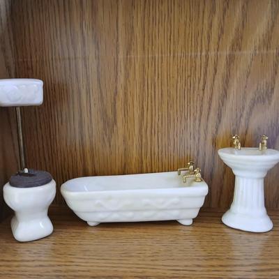 Miniature porcelain sink, tub, and potty, for display or doll house