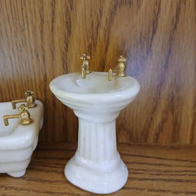 Miniature porcelain sink, tub, and potty, for display or doll house