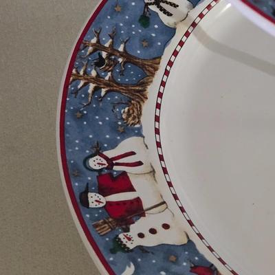 Sakura Snowmen Dinner Plates (4) and 2 Tier Stand