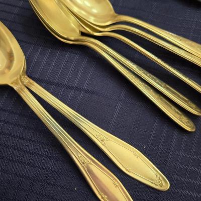 W.M. Rogers Silverplate Flatware Set