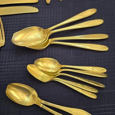 W.M. Rogers Silverplate Flatware Set