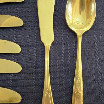 W.M. Rogers Silverplate Flatware Set