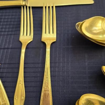 W.M. Rogers Silverplate Flatware Set