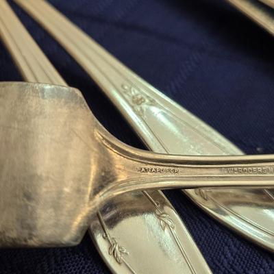 W.M. Rogers Silverplate Flatware Set