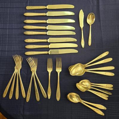 W.M. Rogers Silverplate Flatware Set