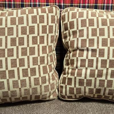 (2) Decorative Pillows