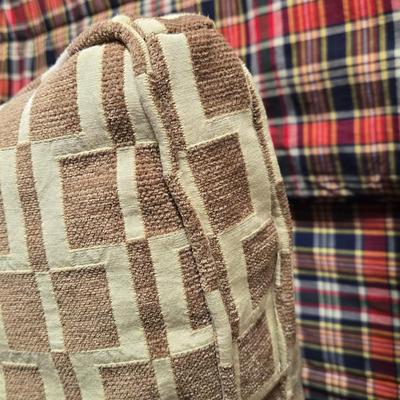(2) Decorative Pillows