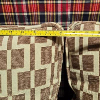 (2) Decorative Pillows