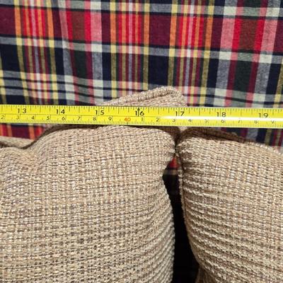 (2) Decorative Pillows