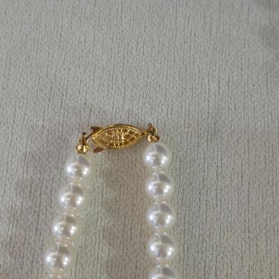 Pearl Necklaces Lot