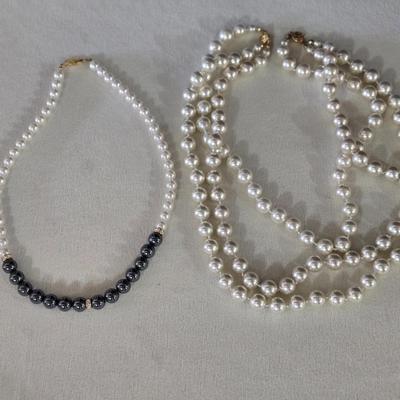 Pearl Necklaces Lot