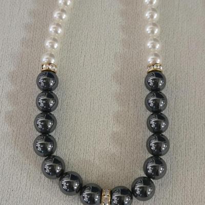 Pearl Necklaces Lot