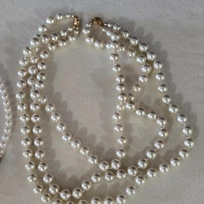 Pearl Necklaces Lot