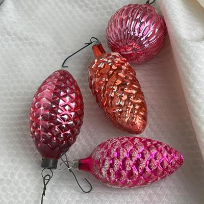 Lot 350 Vintage ornaments #41