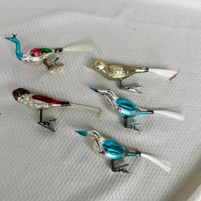 Lot 351 Vintage ornaments #42