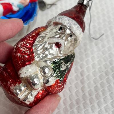 Lot 352 Vintage ornaments #43