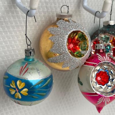 Lot 353 Vintage ornaments #44
