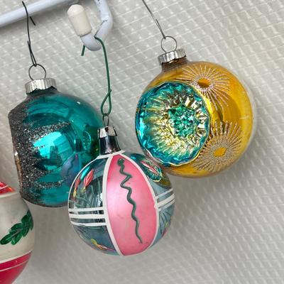Lot 353 Vintage ornaments #44