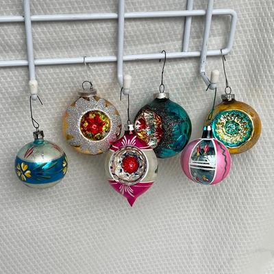 Lot 353 Vintage ornaments #44