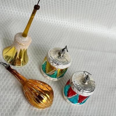 Lot 355 Vintage ornaments #46