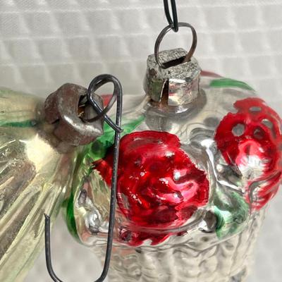 Lot 358 Vintage ornaments #48