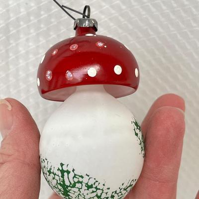 Lot 361 Cute Mushroom House ornament