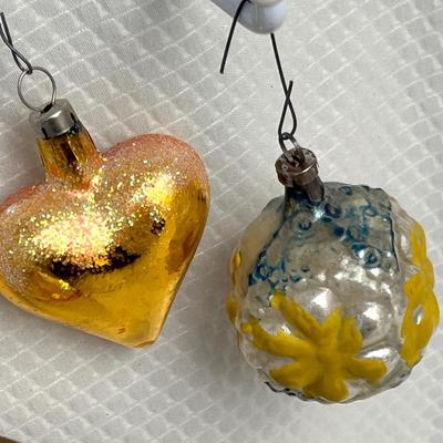 Lot 362 Vintage ornaments #51