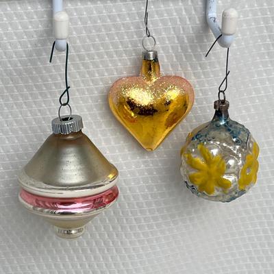 Lot 362 Vintage ornaments #51