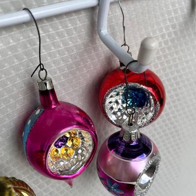 Lot 363 Vintage ornaments #52