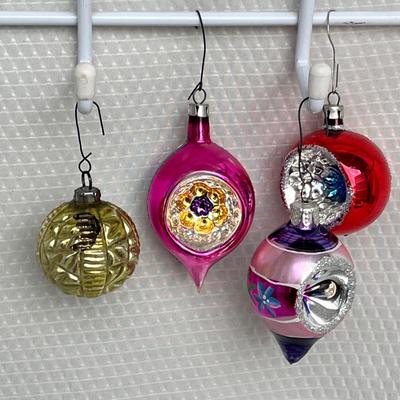Lot 363 Vintage ornaments #52