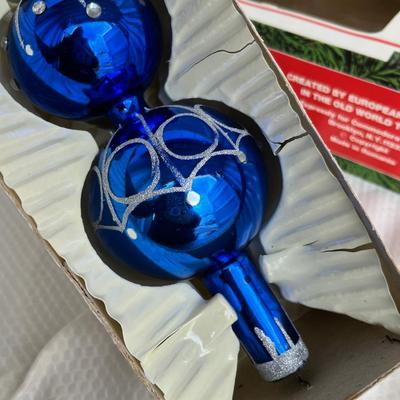 Lot 365 Blue Mercury Glass Tree topper