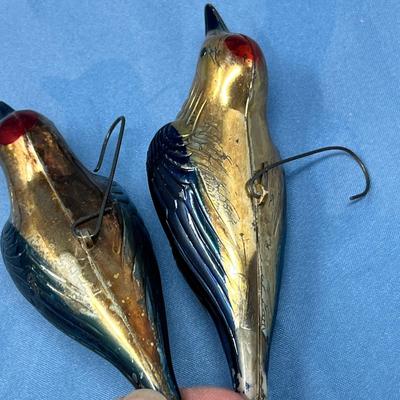 Lot 377 Vintage ornaments #55