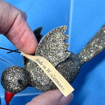 Lot 379 Vintage ornaments #57