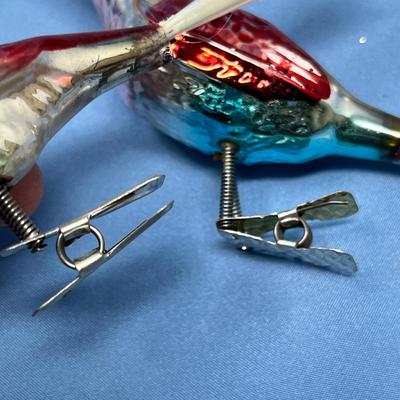 Lot 380 Vintage ornaments #58