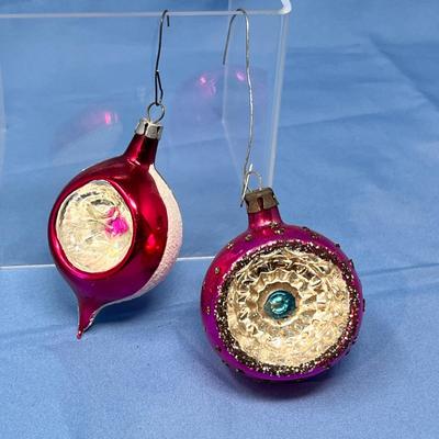 Lot 381 Vintage ornaments #59