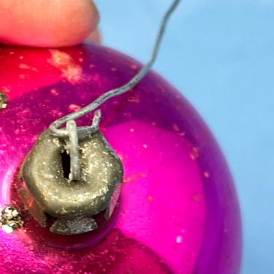 Lot 381 Vintage ornaments #59
