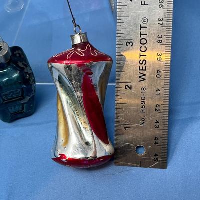 Lot 382 Vintage ornaments #60