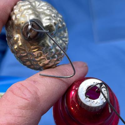 Lot 384 Vintage ornaments #62